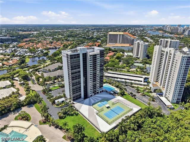 5601 Turtle Bay DR 302, Naples, FL 34108