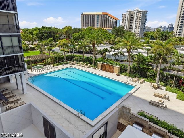 5601 Turtle Bay DR 302, Naples, FL 34108