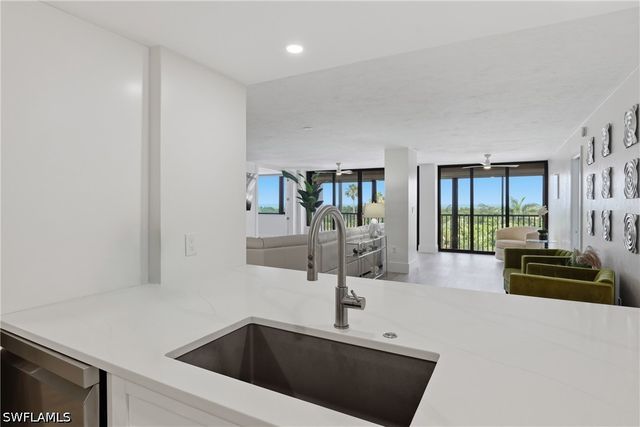 5601 Turtle Bay DR 302, Naples, FL 34108