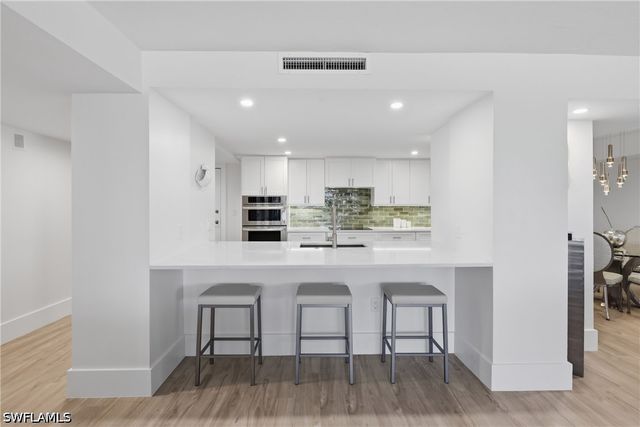 5601 Turtle Bay DR 302, Naples, FL 34108