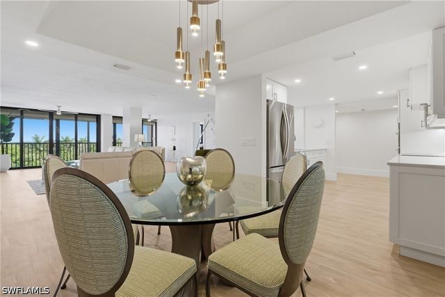 5601 Turtle Bay DR 302, Naples, FL 34108