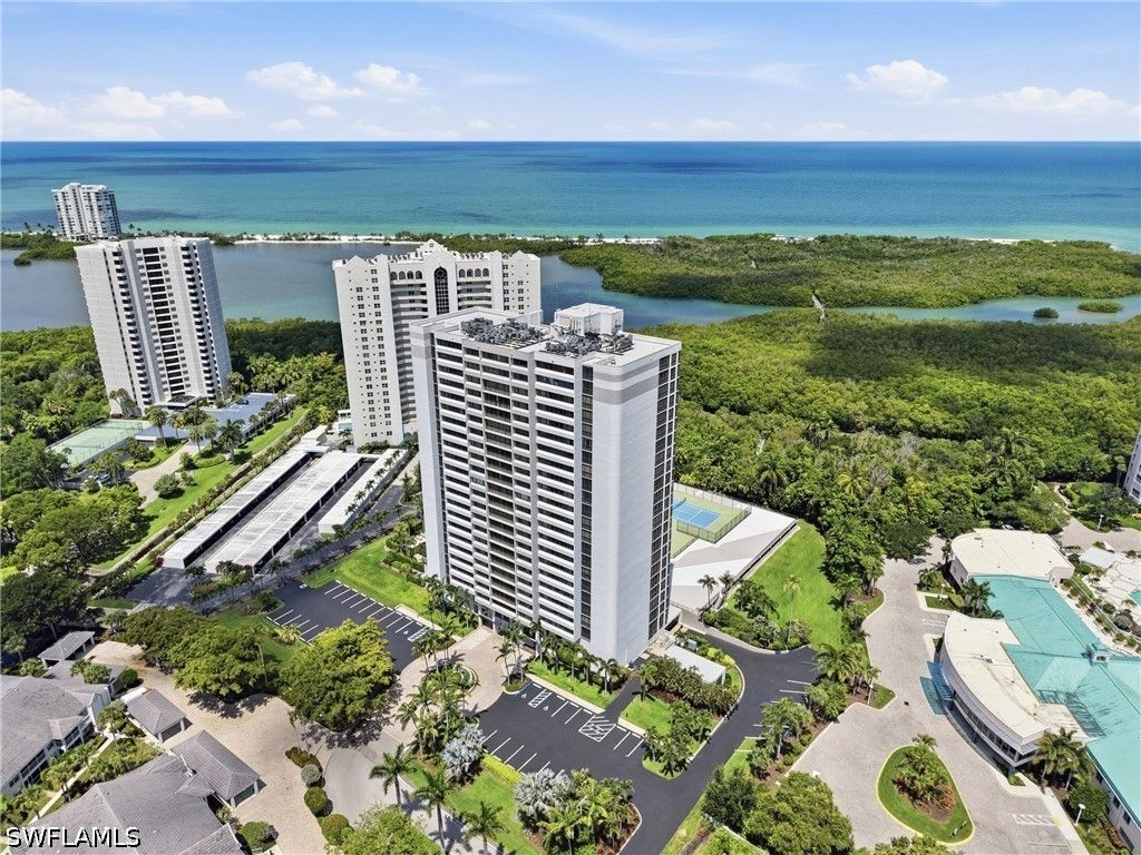 5601 Turtle Bay DR 302, Naples, FL 34108