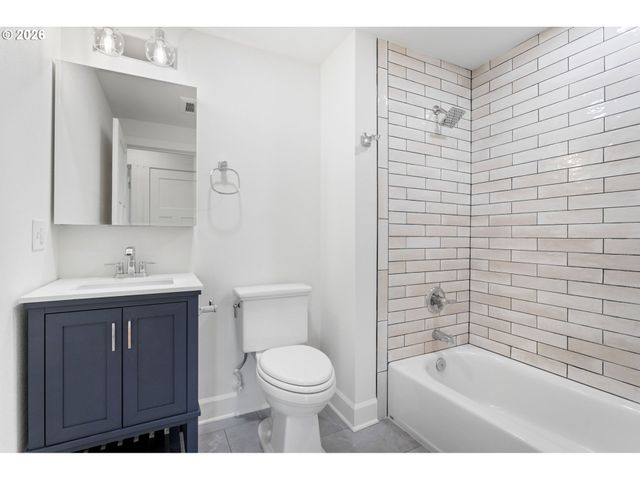 418 DEWEY St, Oregon City, OR 97045