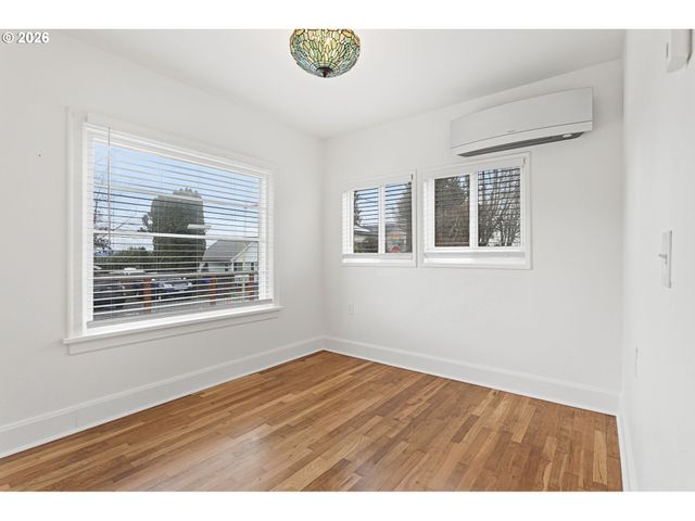 418 DEWEY St, Oregon City, OR 97045