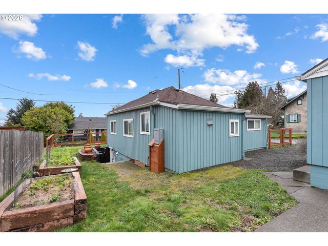 418 DEWEY St, Oregon City, OR 97045