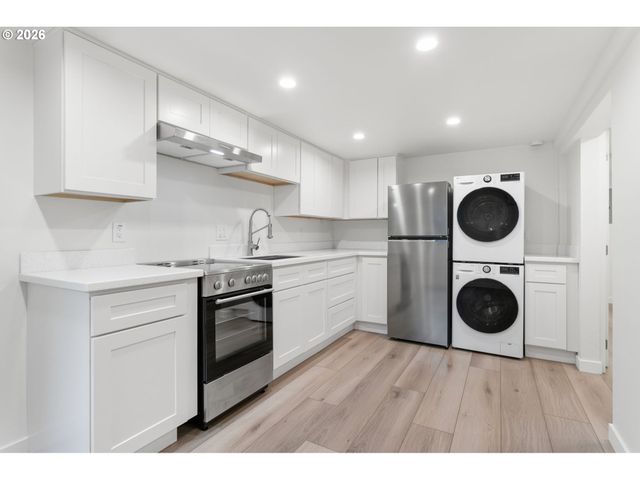 418 DEWEY St, Oregon City, OR 97045