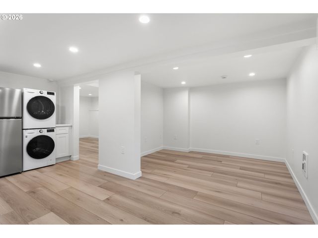 418 DEWEY St, Oregon City, OR 97045