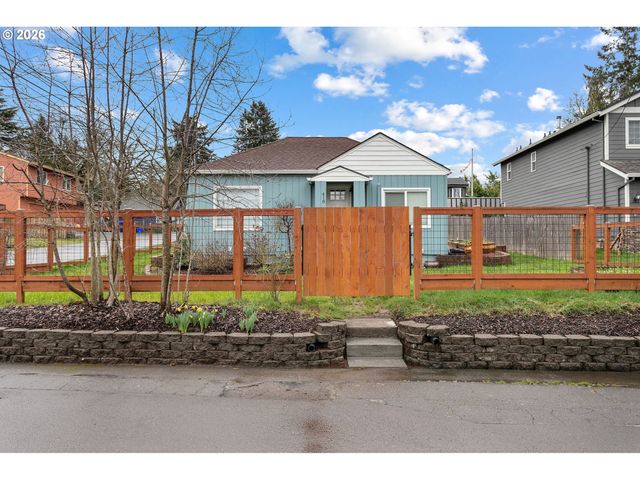 418 DEWEY St, Oregon City, OR 97045
