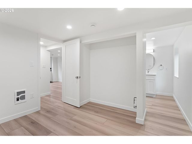 418 DEWEY St, Oregon City, OR 97045