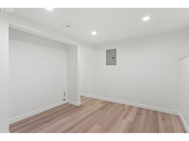 418 DEWEY St, Oregon City, OR 97045