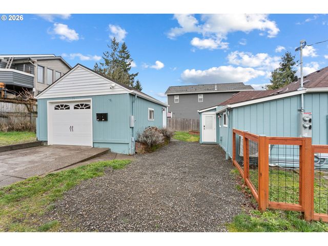 418 DEWEY St, Oregon City, OR 97045