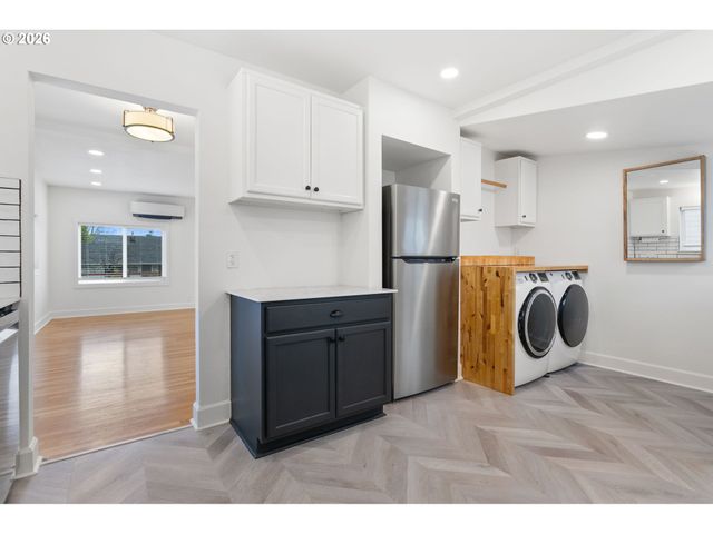 418 DEWEY St, Oregon City, OR 97045