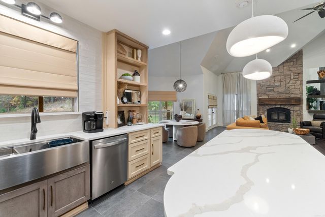 2711 Johnson Lane, Benton, AR 72019