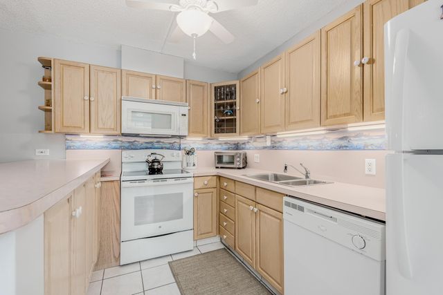 5962 SE Riverboat Drive 525, Stuart, FL 34997