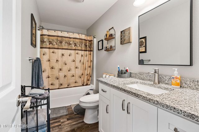 469 Ferry Bend Tr, Crossville, TN 38571