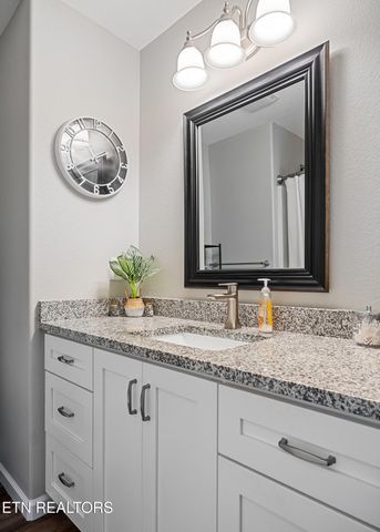 469 Ferry Bend Tr, Crossville, TN 38571