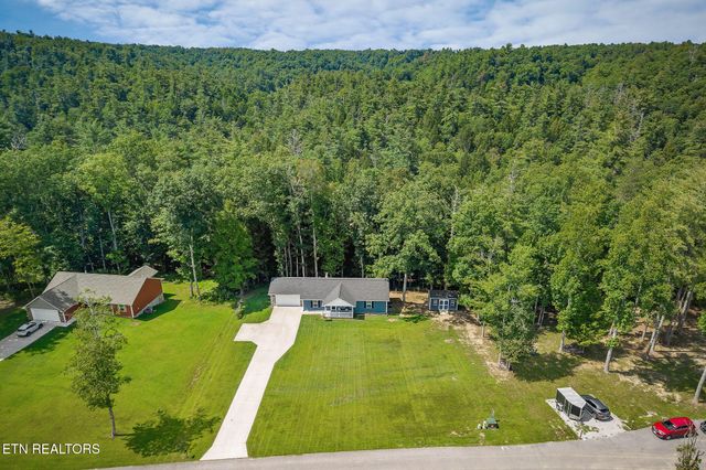 469 Ferry Bend Tr, Crossville, TN 38571