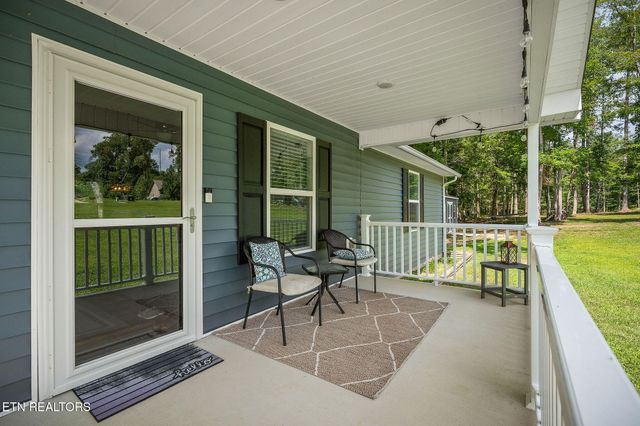 469 Ferry Bend Tr, Crossville, TN 38571