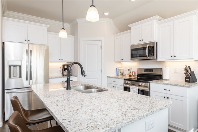 1105 Winifred Avenue, Lowell, AR 72745