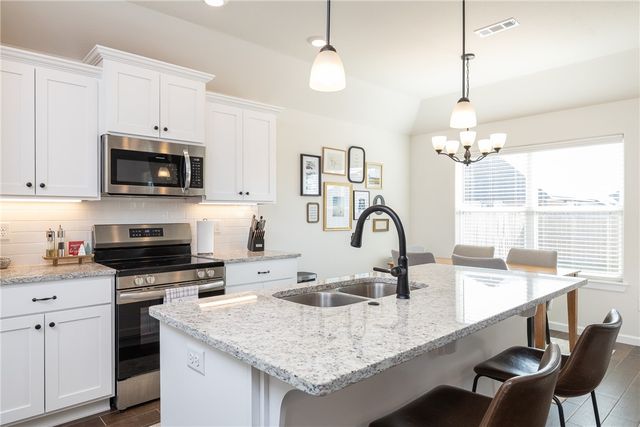 1105 Winifred Avenue, Lowell, AR 72745