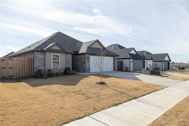 1105 Winifred Avenue, Lowell, AR 72745