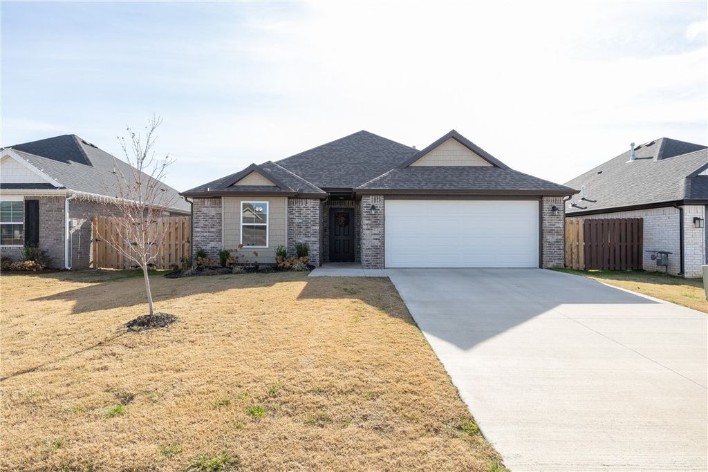 1105 Winifred Avenue, Lowell, AR 72745