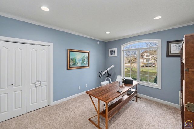 5739 SW 44th Ct, Topeka, KS 66610