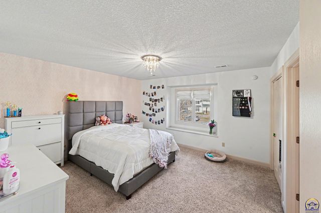 5739 SW 44th Ct, Topeka, KS 66610