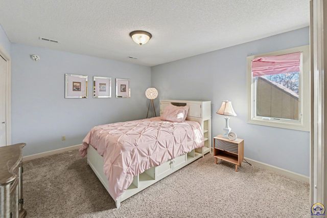 5739 SW 44th Ct, Topeka, KS 66610