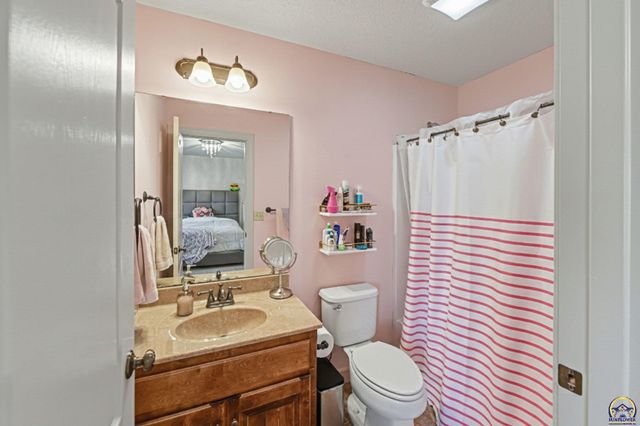 5739 SW 44th Ct, Topeka, KS 66610