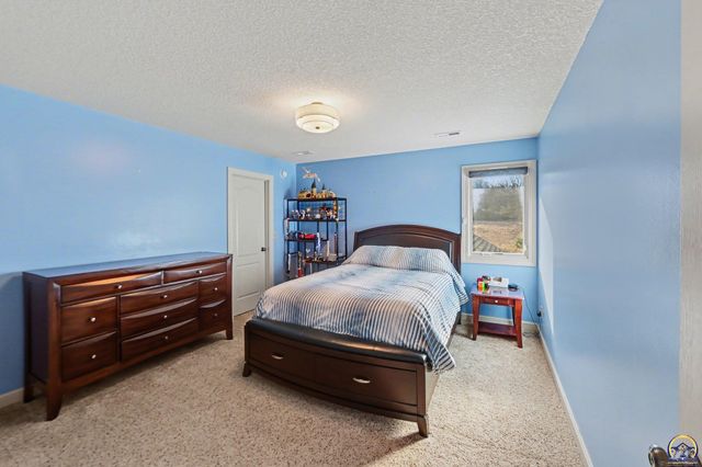 5739 SW 44th Ct, Topeka, KS 66610