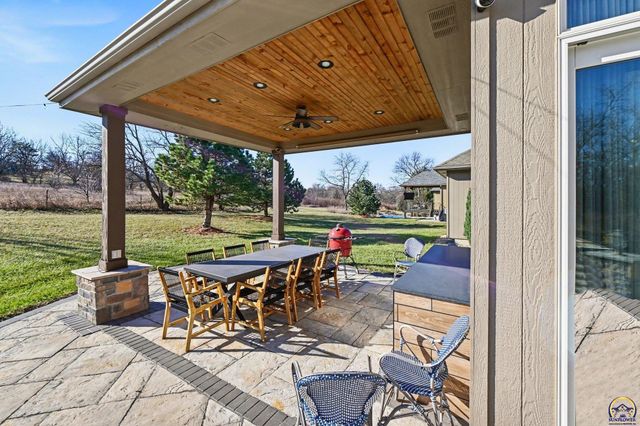 5739 SW 44th Ct, Topeka, KS 66610