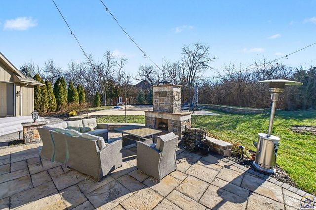 5739 SW 44th Ct, Topeka, KS 66610