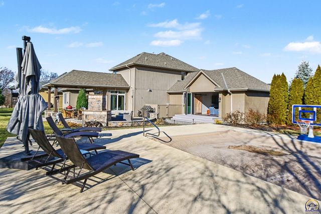 5739 SW 44th Ct, Topeka, KS 66610