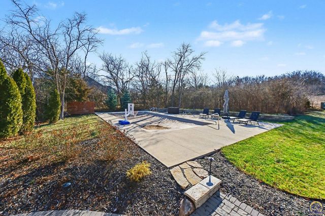 5739 SW 44th Ct, Topeka, KS 66610