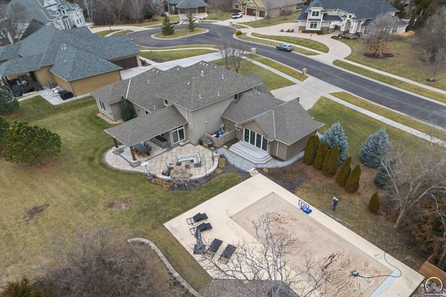 5739 SW 44th Ct, Topeka, KS 66610