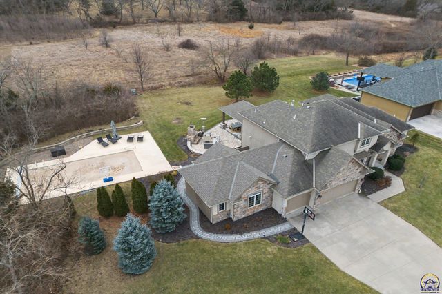 5739 SW 44th Ct, Topeka, KS 66610