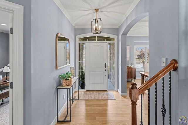 5739 SW 44th Ct, Topeka, KS 66610