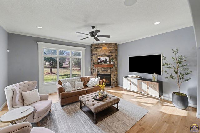 5739 SW 44th Ct, Topeka, KS 66610