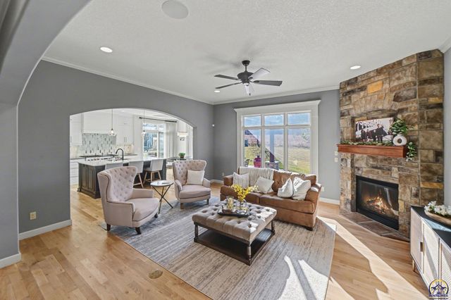 5739 SW 44th Ct, Topeka, KS 66610