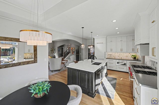 5739 SW 44th Ct, Topeka, KS 66610