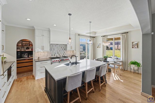 5739 SW 44th Ct, Topeka, KS 66610