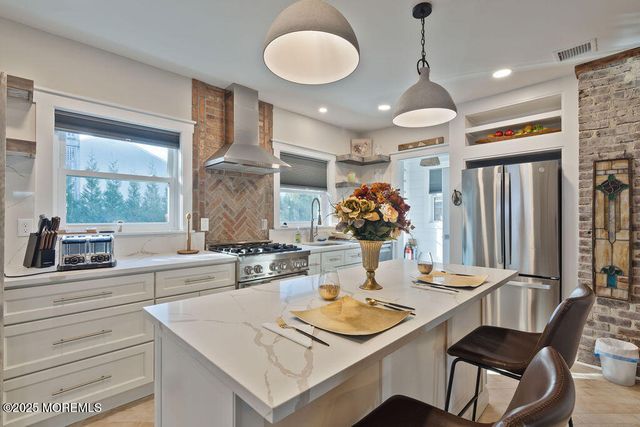 25 Shrewsbury Avenue, Highlands, NJ 07732