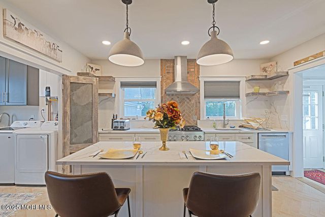 25 Shrewsbury Avenue, Highlands, NJ 07732