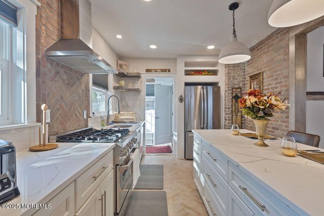 25 Shrewsbury Avenue, Highlands, NJ 07732