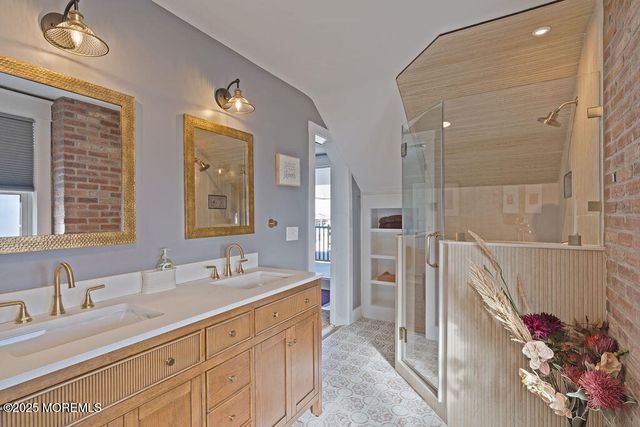 25 Shrewsbury Avenue, Highlands, NJ 07732
