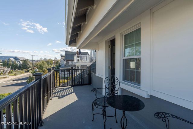 25 Shrewsbury Avenue, Highlands, NJ 07732