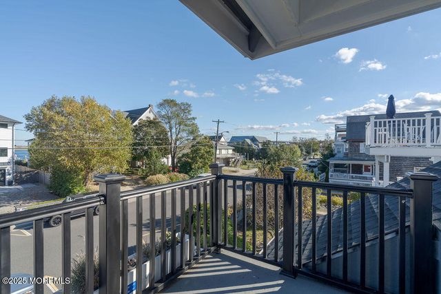 25 Shrewsbury Avenue, Highlands, NJ 07732