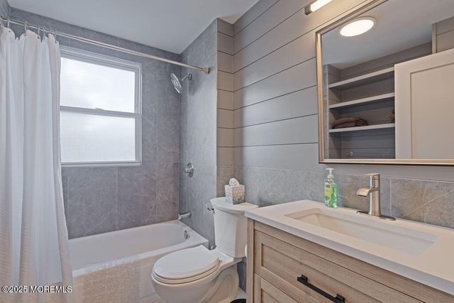 25 Shrewsbury Avenue, Highlands, NJ 07732