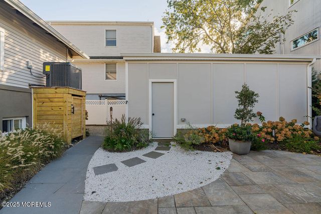 25 Shrewsbury Avenue, Highlands, NJ 07732